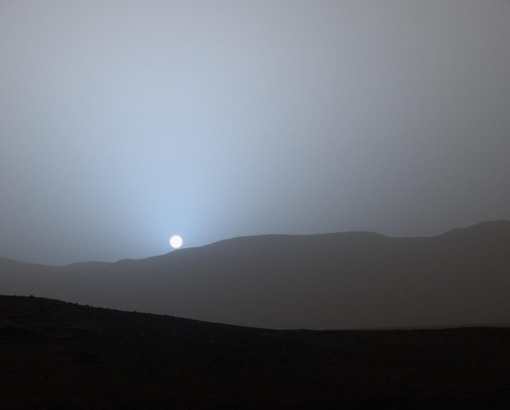coucher de soleil bleu martien