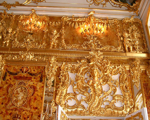 An angel statue featured on the wall of the Amber Room
