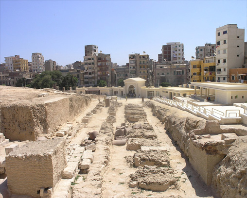 Vue des vestiges du Sérapéum à Alexandrie
