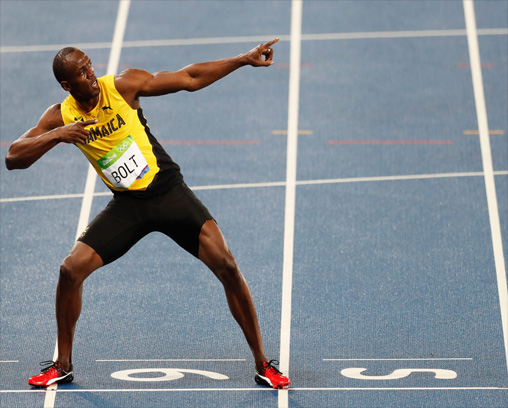 Usain Bolt celebrando su victoria