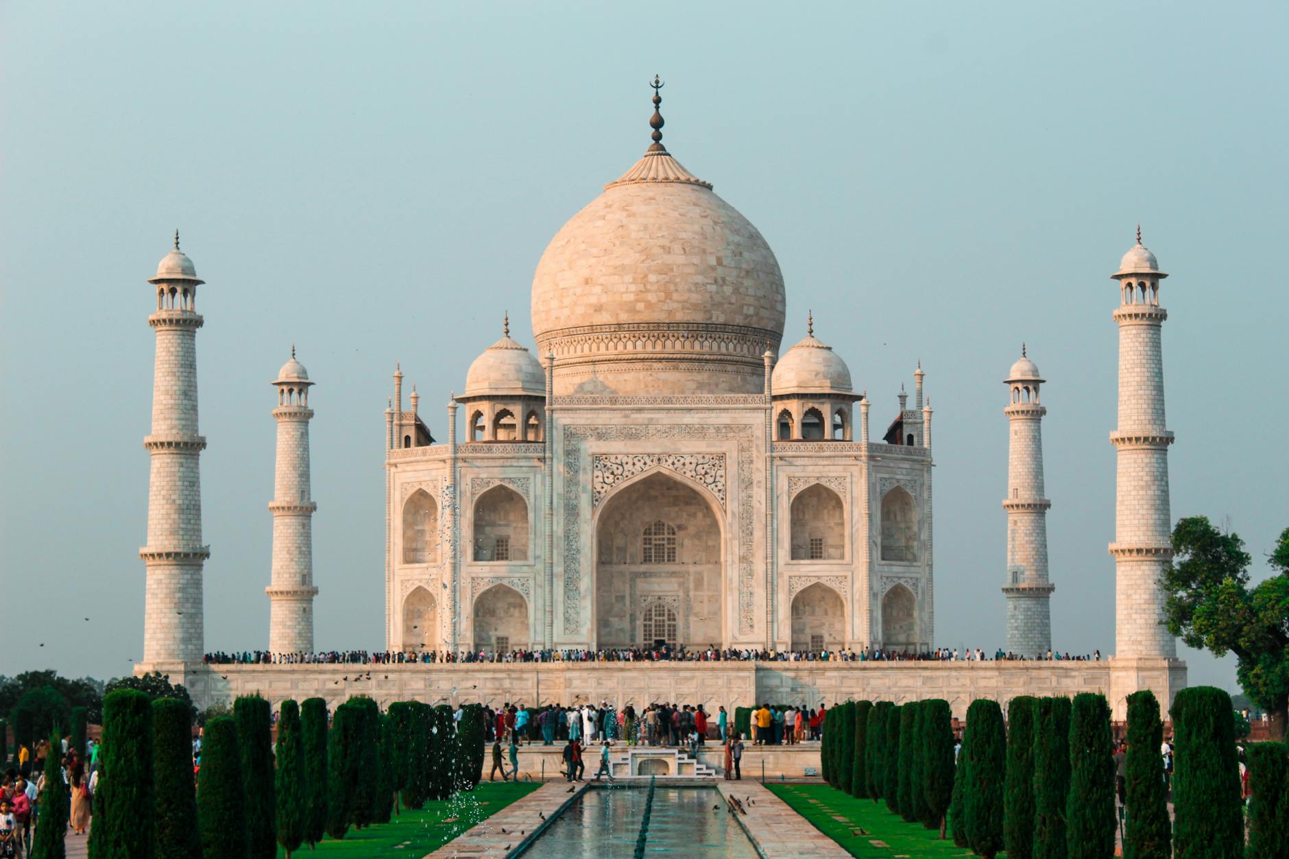 Le Taj Mahal et les quatre minarets