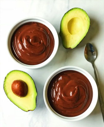 Aguacate y chocolate.  
