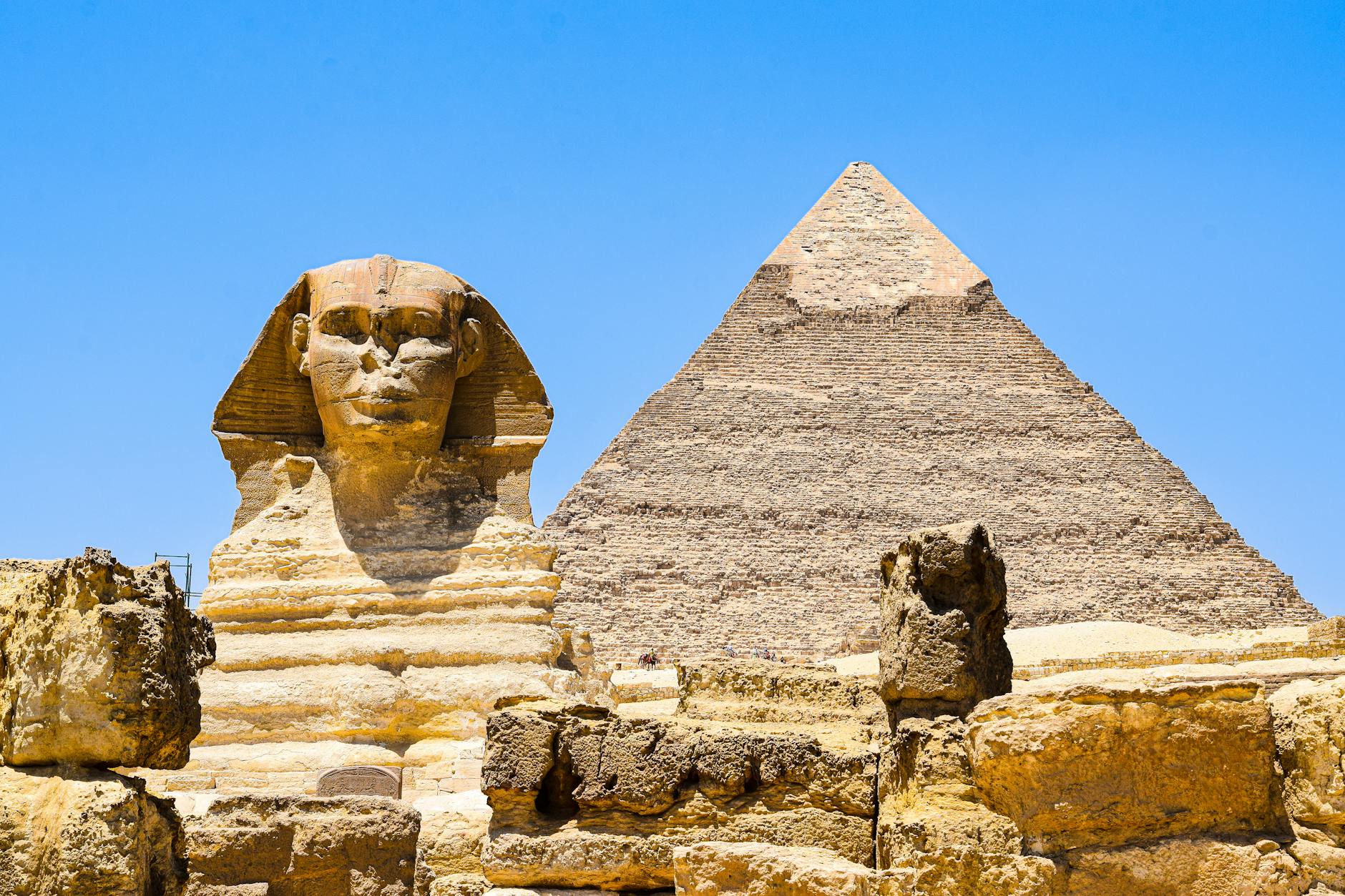 great sphinx and pyramid of khafre in giza